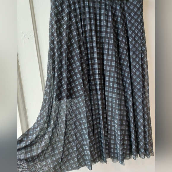 Hollister Ultra High-Rise Pleated Midi Skirt, Size Large, New With Tags! - Picture 7 of 7